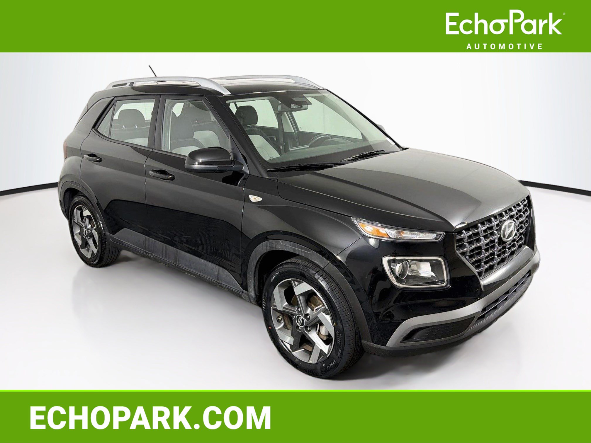 Used 2025 Hyundai Venue SEL FWD image 1