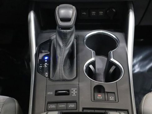 Used 2021 Toyota Highlander L image 37