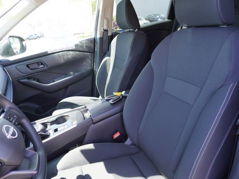 Used 2025 Nissan Rogue S FWD image 21
