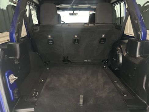 Used 2018 Jeep Wrangler Unlimited Sahara image 21