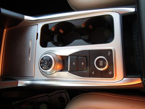 Used 2024 Ford Explorer Limited w/ Limited Technology Package image 39