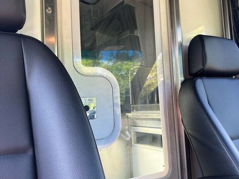 Used 2022 Mercedes-Benz Sprinter 4500 image 19