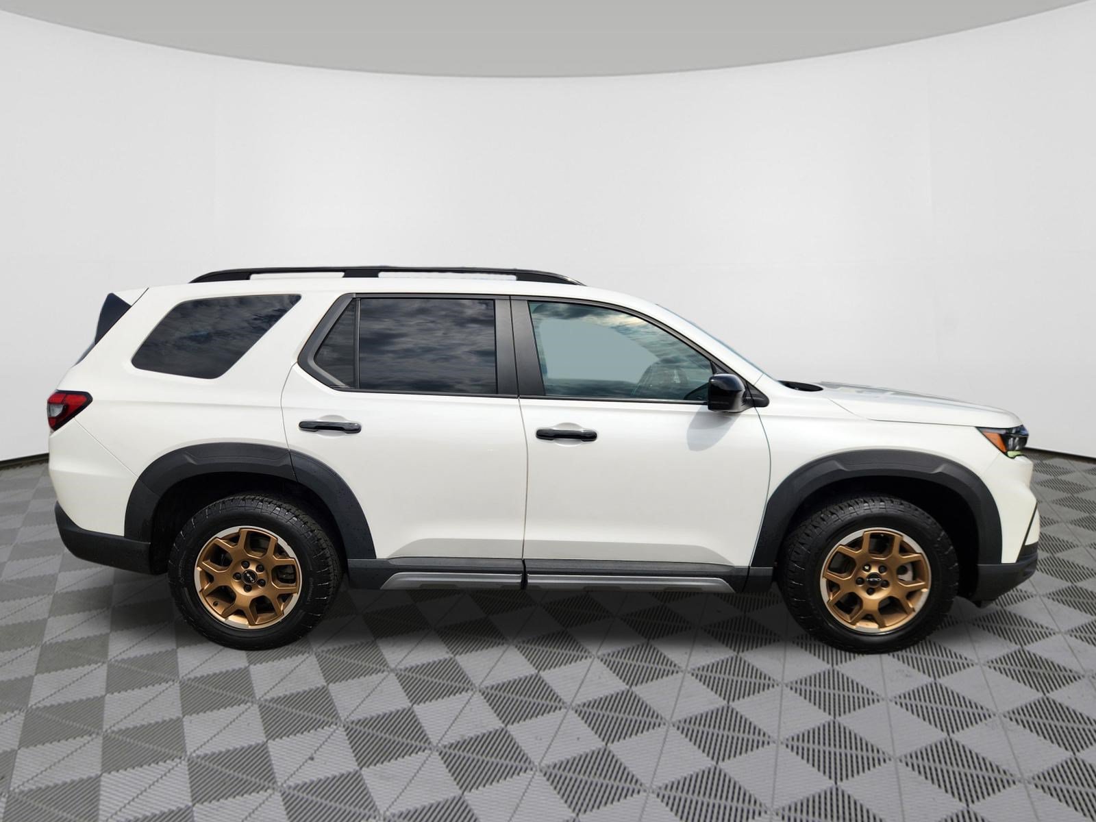 Certified 2024 Honda Pilot TrailSport image 6