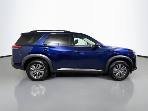 Used 2025 Nissan Pathfinder SV FWD image 3