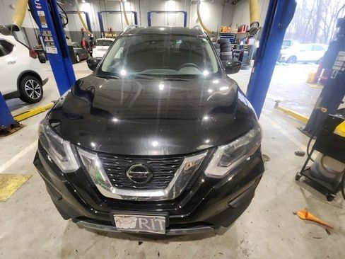 Used 2019 Nissan Rogue SV image 2