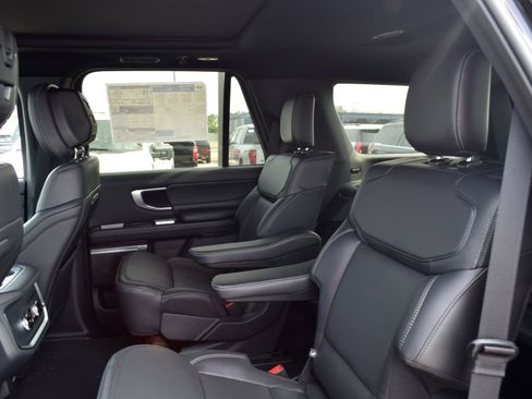 New 2026 Ford Expedition Platinum w/ Stealth Appearance Package AWD/4WD image 18