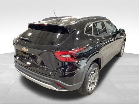 Used 2025 Chevrolet Trax LT w/ Driver Confidence Package image 7