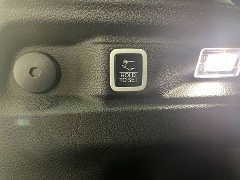 Used 2025 Jeep Grand Cherokee L Altitude AWD/4WD image 5