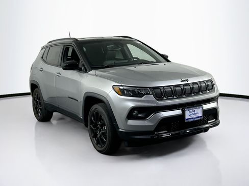 Used 2022 Jeep Compass Latitude w/ Convenience Group AWD/4WD image 3