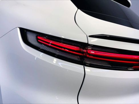 Used 2024 Porsche Cayenne Coupe image 30