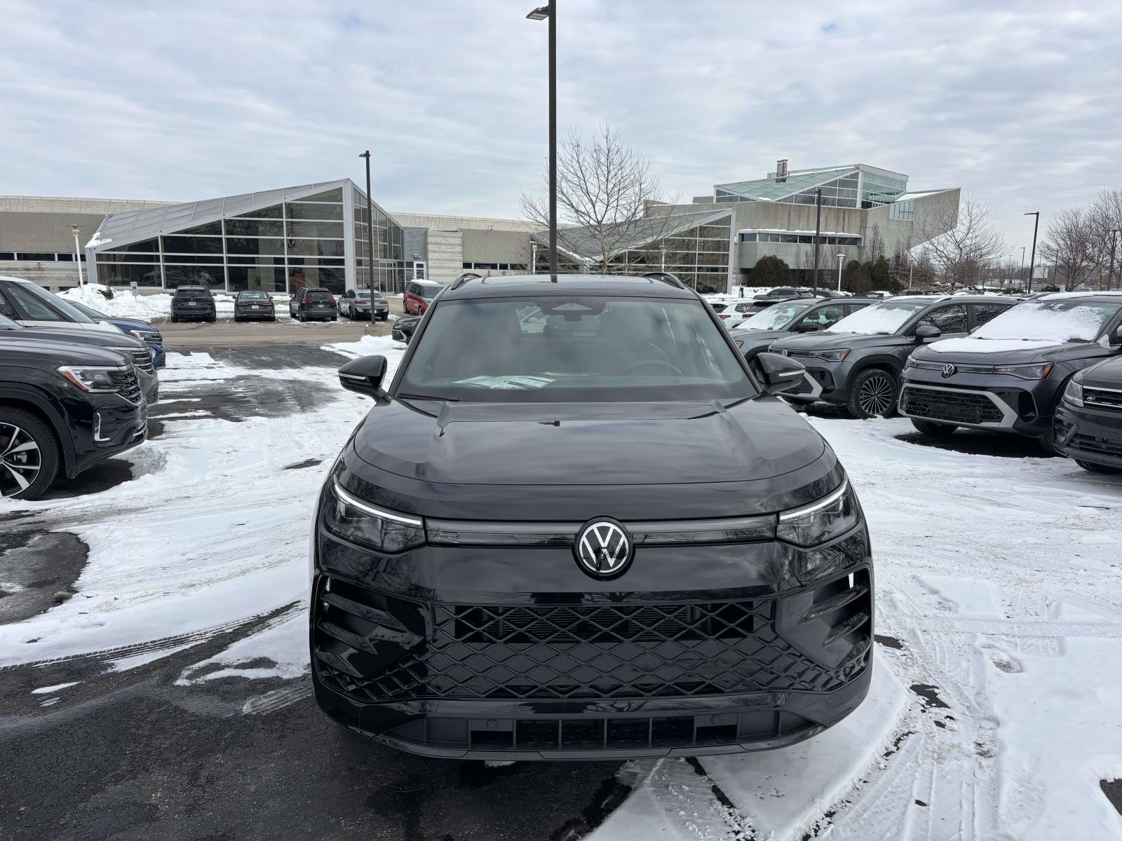 New 2026 Volkswagen Tiguan SE R-Line AWD/4WD image 2