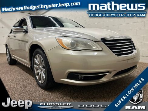 Used 2014 Chrysler 200 Limited FWD image 1