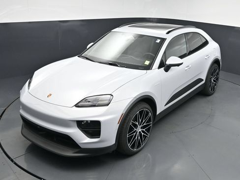 New 2026 Porsche Macan 4 Electric AWD/4WD image 13