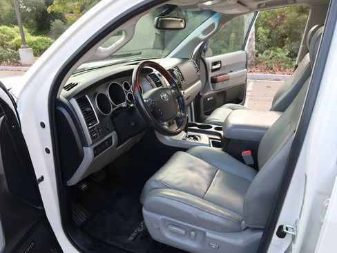 Used 2013 Toyota Sequoia Platinum image 10