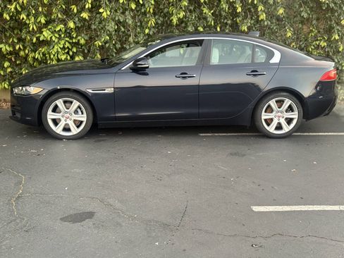 Used 2017 Jaguar XE Premium image 6
