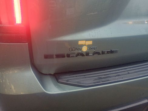 Used 2023 Cadillac Escalade Sport w/ LPO, ONYX Package image 8