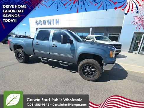 Used 2014 GMC Sierra 2500 SLE w/ SLE Preferred Package AWD/4WD image 3