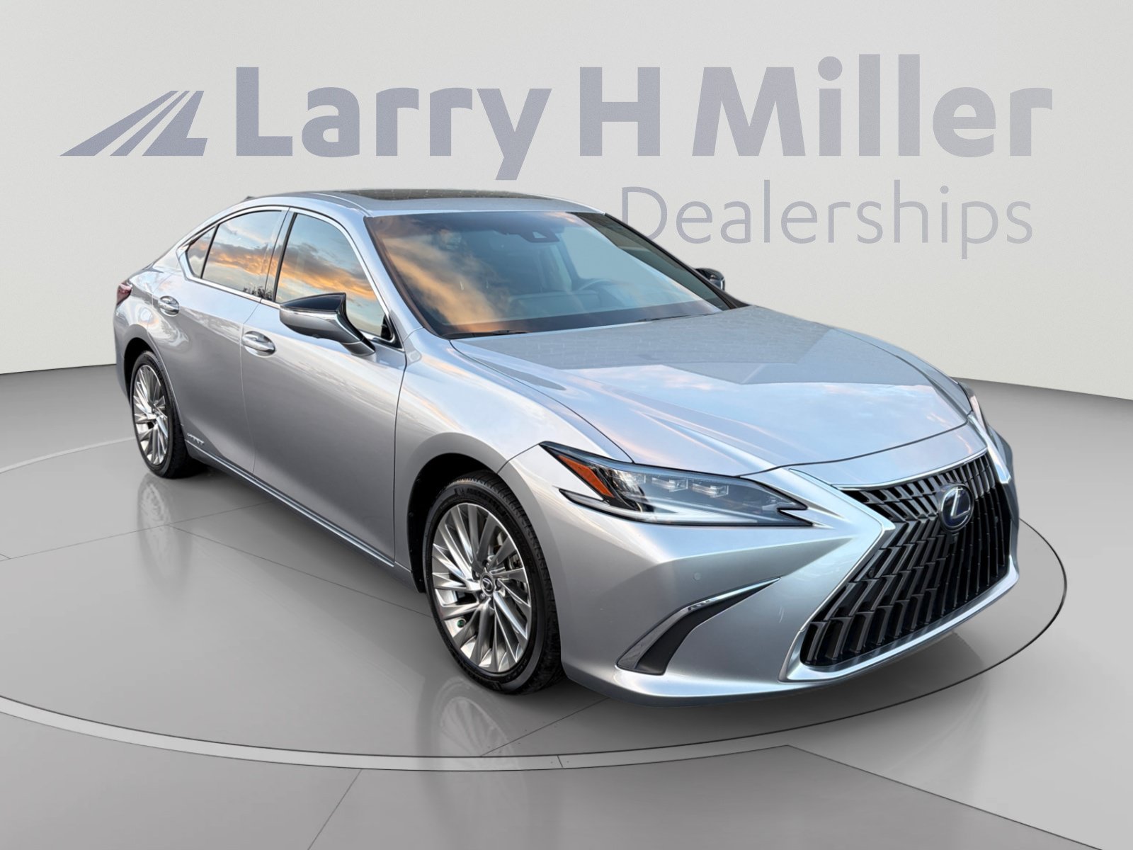 Used 2022 Lexus ES 300h w/ Accessory Package FWD image 7