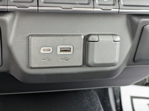 Used 2022 Chevrolet Silverado 3500 W/T AWD/4WD image 25