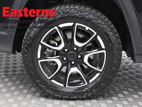 Used 2025 Jeep Compass Trailhawk AWD/4WD image 34