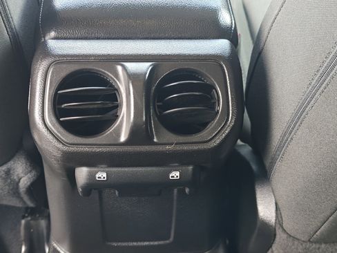 Used 2019 Jeep Wrangler Unlimited Sport S image 19