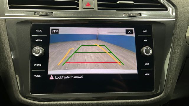 Used 2021 Volkswagen Tiguan SEL AWD/4WD image 16