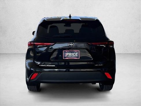 Used 2024 Toyota Highlander LE image 8