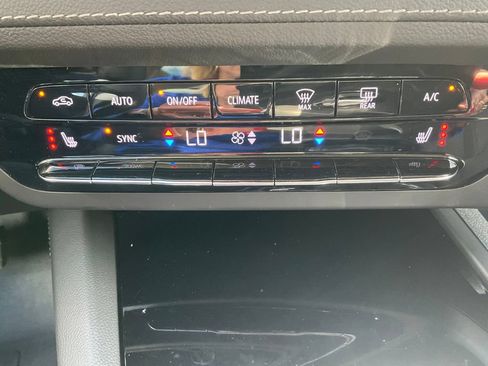 Certified 2023 Buick Envision Preferred AWD/4WD image 11