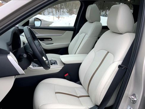 Used 2024 MAZDA CX-90 Plug-In Hybrid w/ Premium Plus image 9