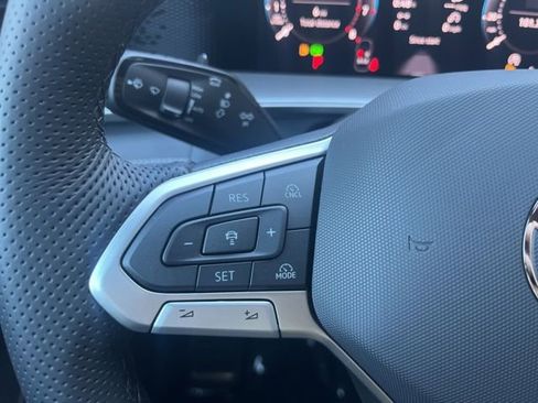 New 2026 Volkswagen Tiguan SE R-Line FWD image 9
