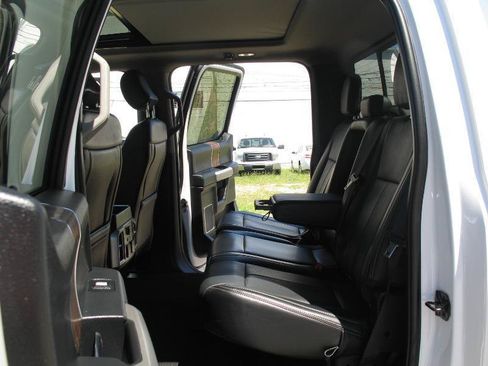Used 2019 Ford F150 Lariat w/ Equipment Group 502A Luxury AWD/4WD image 27