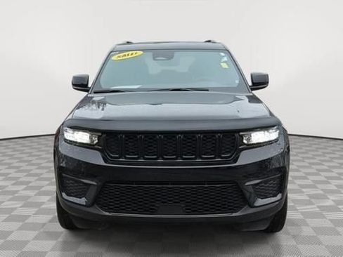 Used 2023 Jeep Grand Cherokee Altitude AWD/4WD image 8