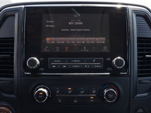 Used 2023 Nissan Titan SV image 28