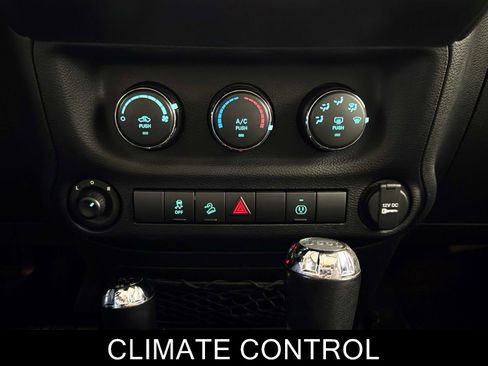 Used 2016 Jeep Wrangler Rubicon w/ Power Convenience Group image 18