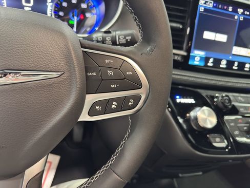 New 2026 Chrysler Pacifica Select image 25