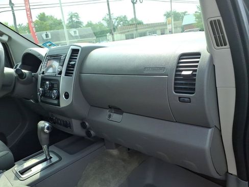 Used 2016 Nissan Frontier SV w/ SV Value Truck Package AWD/4WD image 10