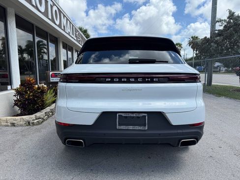 Used 2024 Porsche Cayenne AWD/4WD image 6