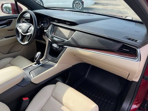 Used 2017 Cadillac XT5 Luxury w/ Driver Awareness Package FWD image 7