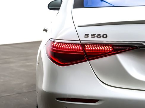 Certified 2022 Mercedes-Benz S 580 4MATIC Sedan image 17