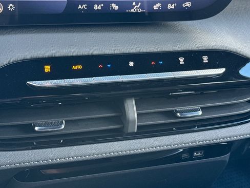 Used 2025 Buick Enclave Preferred image 28