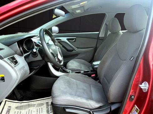 Used 2016 Hyundai Elantra SE w/ Option Group 02 FWD image 12