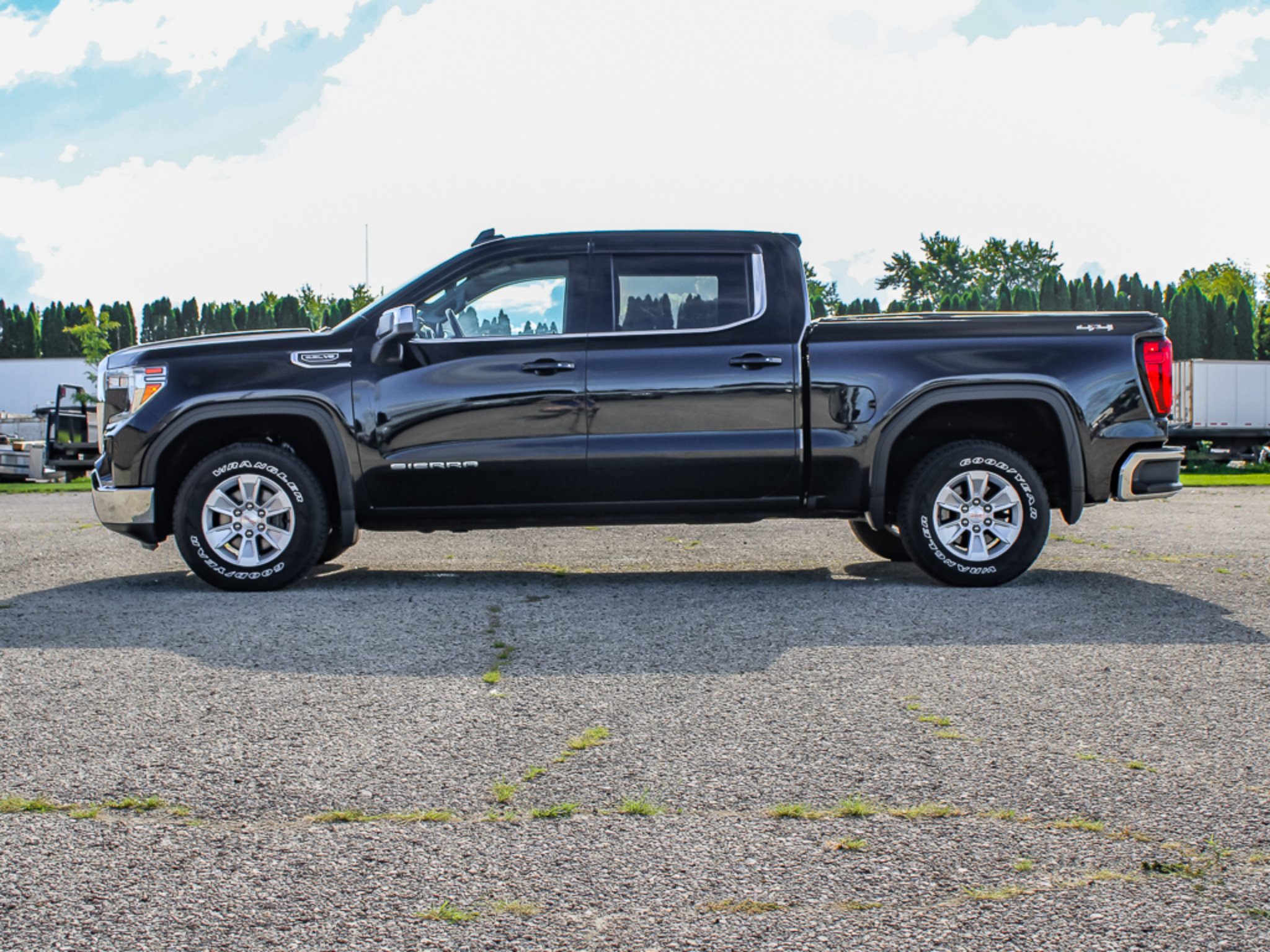 Used 2019 GMC Sierra 1500 SLE w/ SLE Value Package AWD/4WD image 4