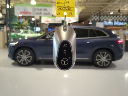 Used 2023 Mercedes-Benz EQS 450+ 4MATIC SUV image 4
