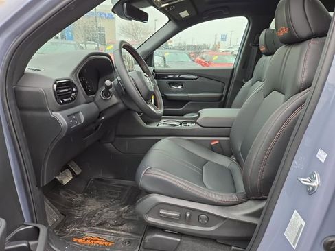 New 2025 Honda Pilot TrailSport image 3