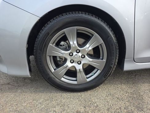 Used 2017 Toyota Sienna SE image 27