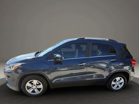 Used 2018 Chevrolet Trax LT w/ LT Convenience Package image 2