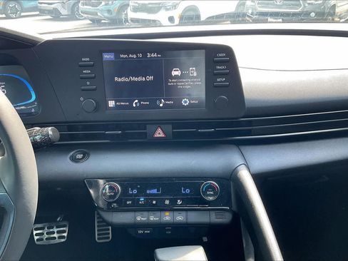 Used 2025 Hyundai Elantra Sport FWD image 13