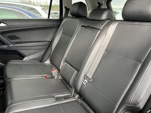 Used 2018 Volkswagen Tiguan SE image 33