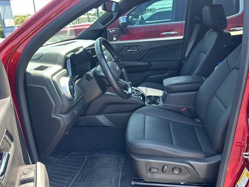 Used 2024 Chevrolet Colorado LT w/ LT Convenience Package III RWD image 3