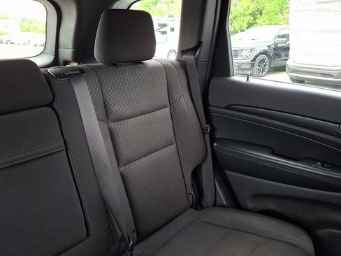 Used 2019 Jeep Grand Cherokee Laredo AWD/4WD image 25
